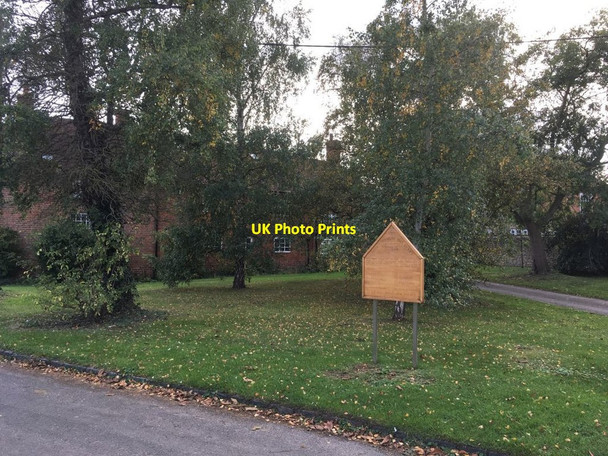 Photo 6"x4" Memorial on the green Drayton\/SU4794 c2017