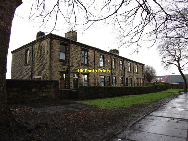 Photo 6"x4" Cottages by the churchyard, Dewsbury Dewsbury c2018