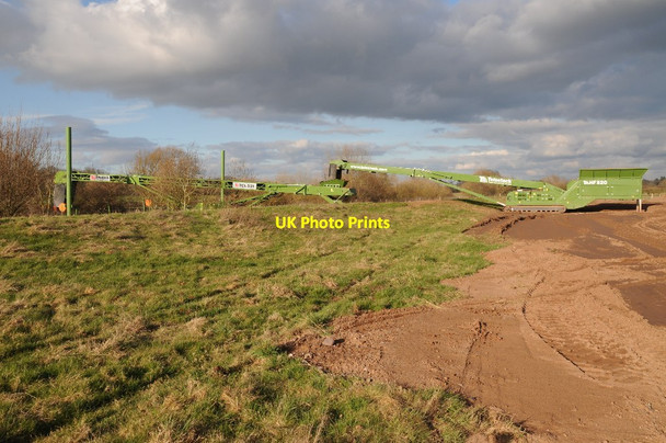 Photo 6"x4" Gravel conveyor, Cemex gravel quarry Church End\/SO8341 c2018