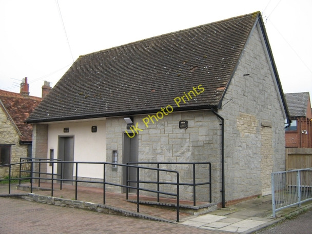 Photo 6"x4" Twenty pence to open the door Passenham c2009