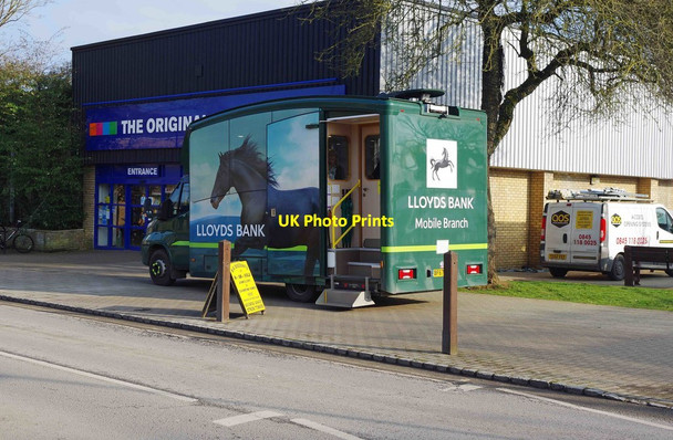 Photo 6"x4" Lloyds Bank Mobile Branch (2), Market Square, Alvescot Road, Carterton, Oxon Carterton\/SP2806 c2018