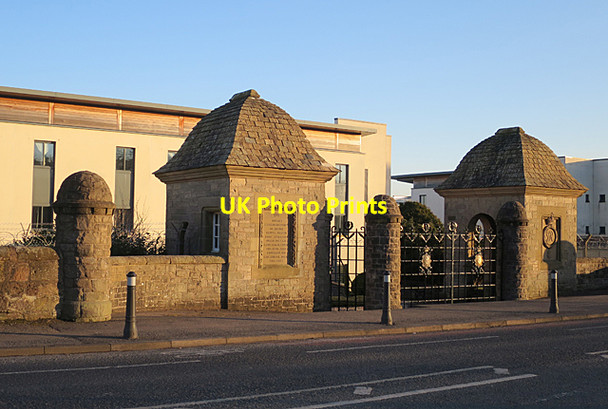 Photo 6"x4" Memorial Gates Penicuik c2018