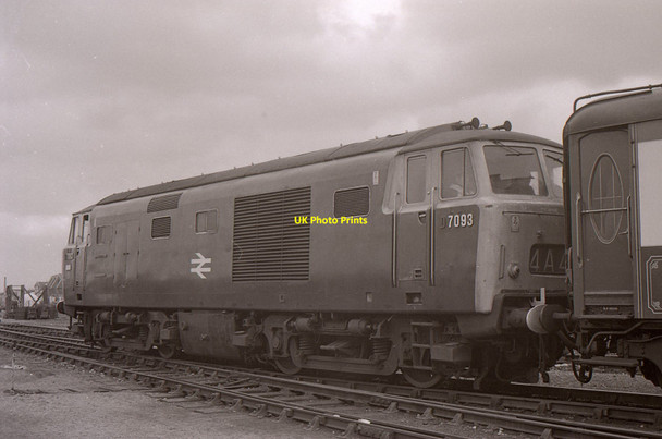Photo 6"x4" Hymek at Swindon Works Swindon\/SU1685 c1974