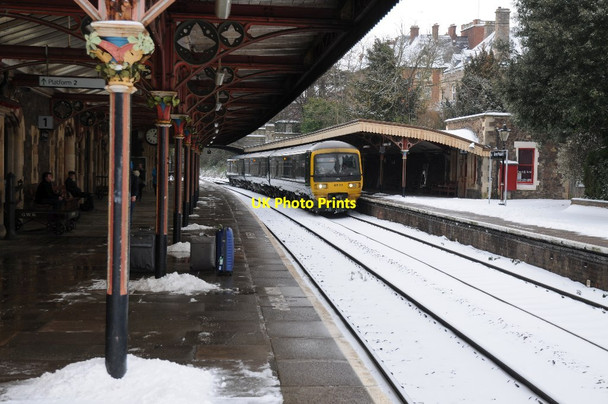 Photo 6"x4" Train arriving in a snowy Great Malvern Station Great Malvern c2018