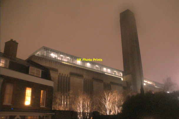 Photo 6"x4" Looking up at the Tate Modern from outside the Shakespeare Globe Theatre London c2018