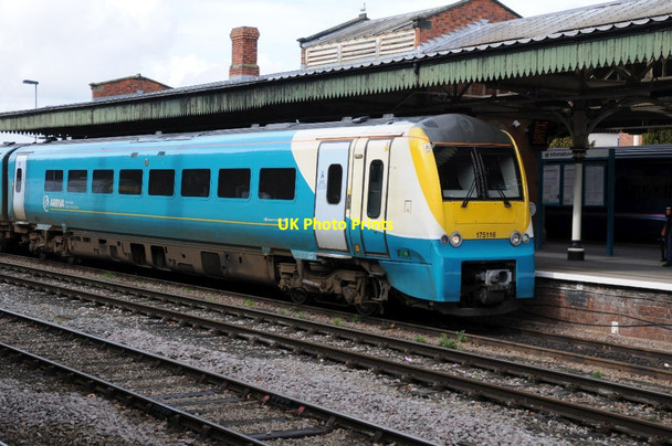 Photo 6"x4" Arriva Trains Wales train in Hereford Station Hereford c2018