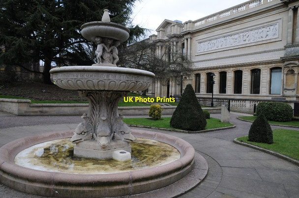 Photo 6"x4" Fountain in St Peter's Gardens Wolverhampton c2018