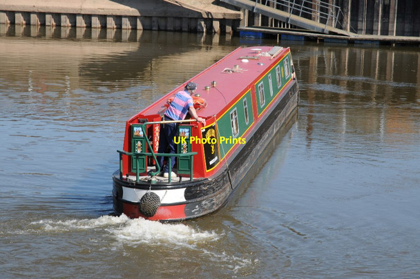Photo 6"x4" Narrowboat on the River Severn Worcester c2018