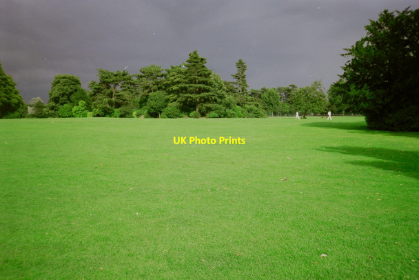 Photo 6"x4" Cricket players in Bedford Park, 1988 Bedford\/TL0549 c1988