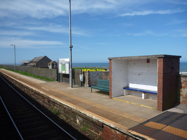 Photo 6"x4" SRPS Cumbrian Coast Railtour 2018 : Platform and Shelter, Parton Station Whitehaven\/NX9718 c2018