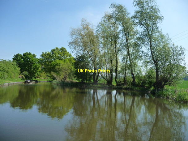 Photo 6"x4" Winding hole and sunken narrowboat, Stourbridge Canal Stourbridge c2018