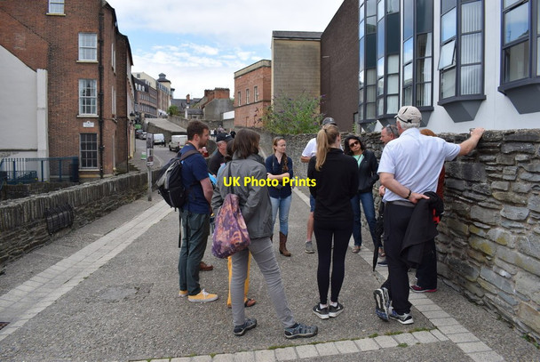 Photo 6"x4" Tourists, Derry City Walls Londonderry\/C4316 c2018