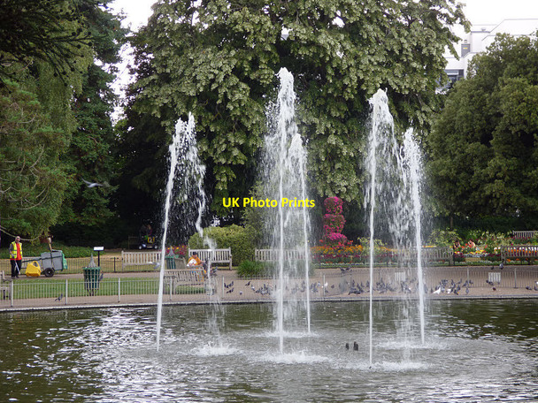 Photo 6"x4" Fountain in Jephson Gardens Royal Leamington Spa c2018