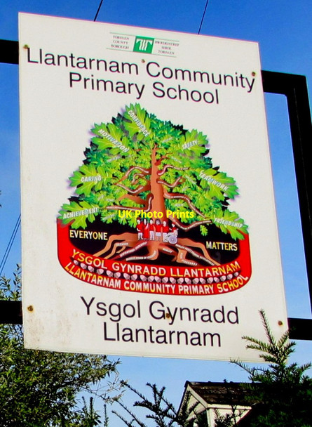Photo 6"x4" Ysgol Gynradd Llantarnam\/Llantarnam Community Primary School name sign, Cwmbran Cwmbran\/Cwmbr\u00e2n c2018