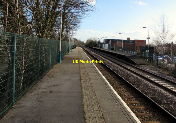 Photo 6"x4" Staggered platforms, Neston station Neston\/SJ2877 c2018