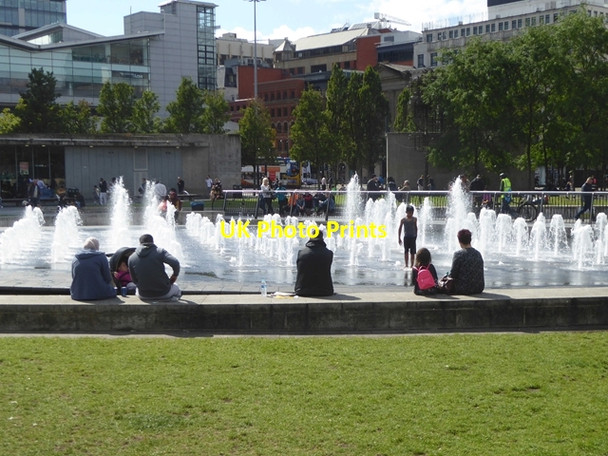 Photo 6"x4" The fountains in Piccadilly Gardens Manchester c2018