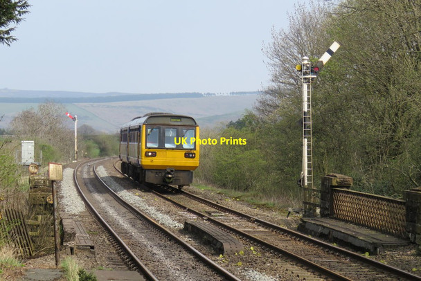 Photo 6"x4" Train Approaching Edale Station Edale c2018