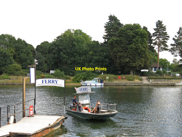 Photo 6"x4" The Weybridge - Shepperton ferry (2) Weybridge c2018
