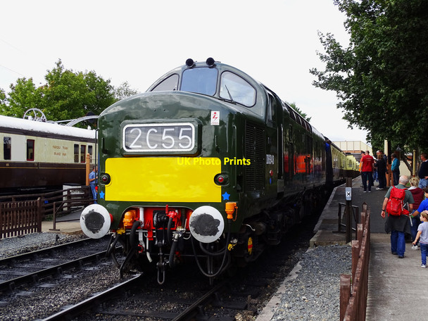 Photo 6"x4" Diesel locomotive and train, Toddington Station Didbrook c2018