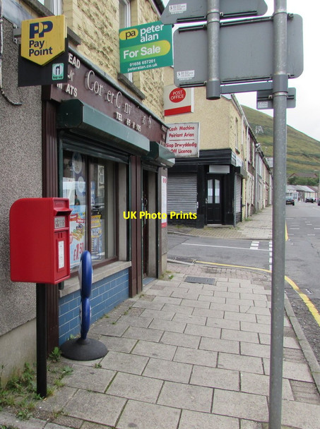 Photo 6"x4" Queen Elizabeth II postbox outside Nantymoel Post Office Nant-y-moel c2018
