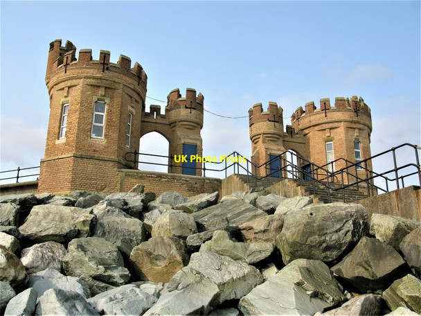 Photo 6"x4" Pier Towers, Withernsea Withernsea c2018
