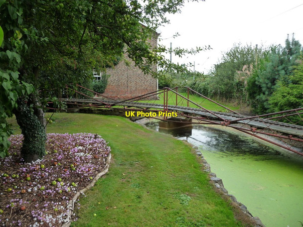 Photo 6"x4" Garden railway bridge, Pilmoor Cottages Fawdington c2018