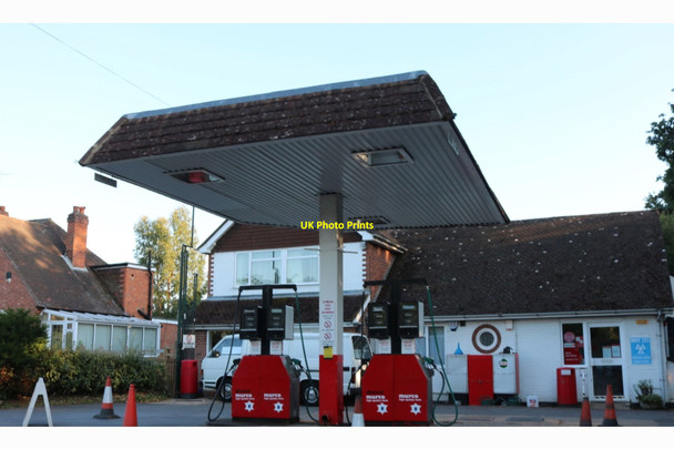 Photo 6"x4" Petrol station on The Village, Finchampstead Finchampstead c2018