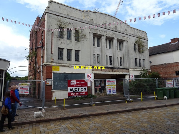Photo 6"x4" The facade of the former Regal Cinema Lichfield c2018