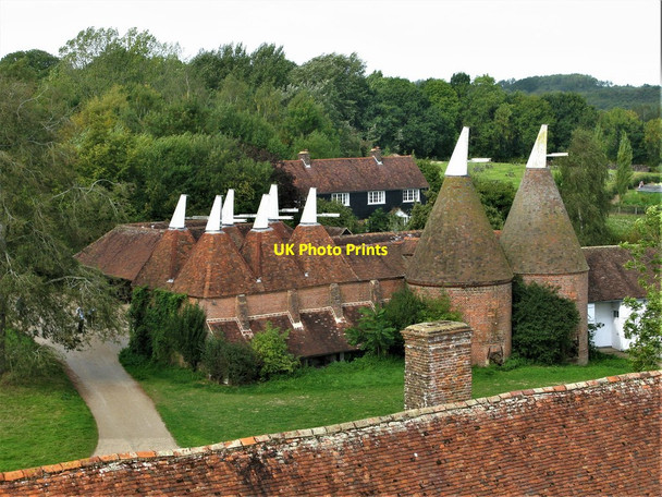 Photo 6"x4" Oast and Roundels, Sissinghurst Castle Garden Camden Hill c2018