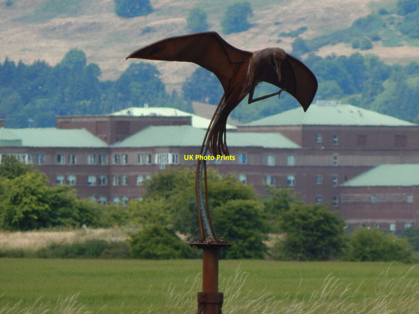 Photo 6"x4" Bird sculpture on the River Cart Clydebank\/NS4970 c2018