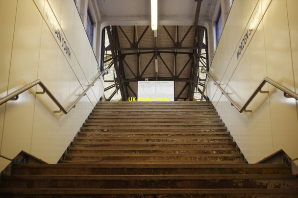 Photo 6"x4" Morden South Station Morden\/TQ2568 c2018