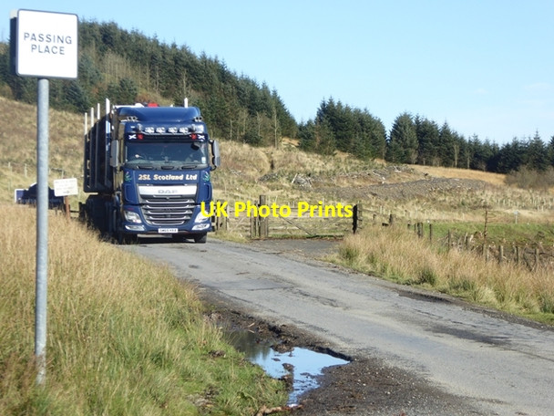 Photo 6"x4" Timber lorry at the summit of the B709 Cross Hill\/NT2507 c2018