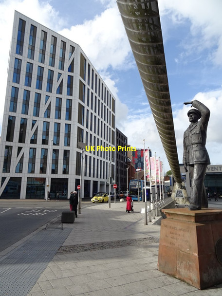 Photo 6"x4" Sir Frank Whittle statue Coventry c2018
