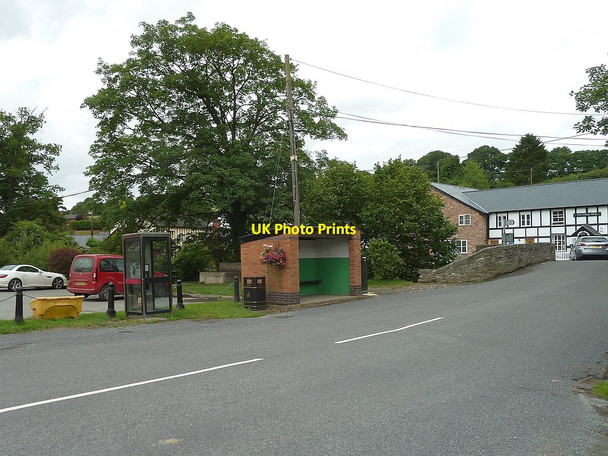 Photo 6"x4" Substantial bus shelter Bettws Cedewain c2017