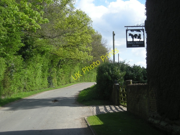 Photo 6"x4" Passing Dairy House Farm Kemps Green c2009