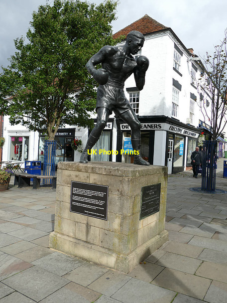 Photo 6"x4" Warwick market square - statue of Randolph Turpin Warwick c2018