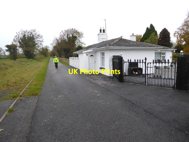 Photo 6"x4" Lineside bungalow at Ballina Ballina c2018