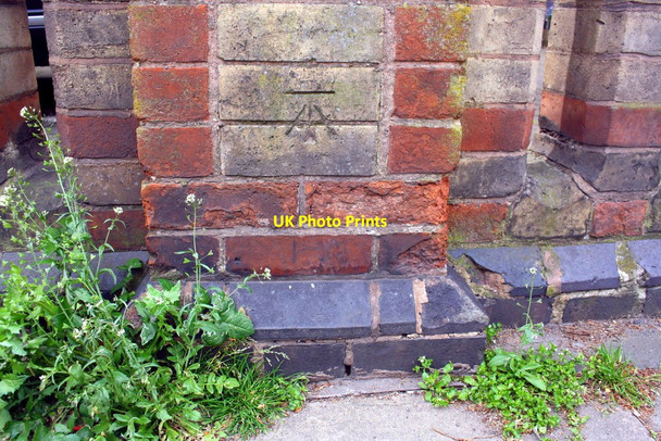 Photo 6"x4" Benchmark on wall pier outside #15 Fosse Road Central Leicester c2018
