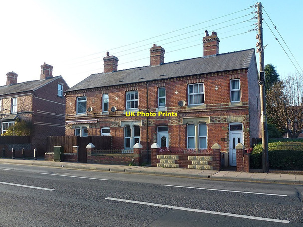 Photo 6"x4" Terrace of three homes on New Road Newtown\/Y Drenewydd c2018