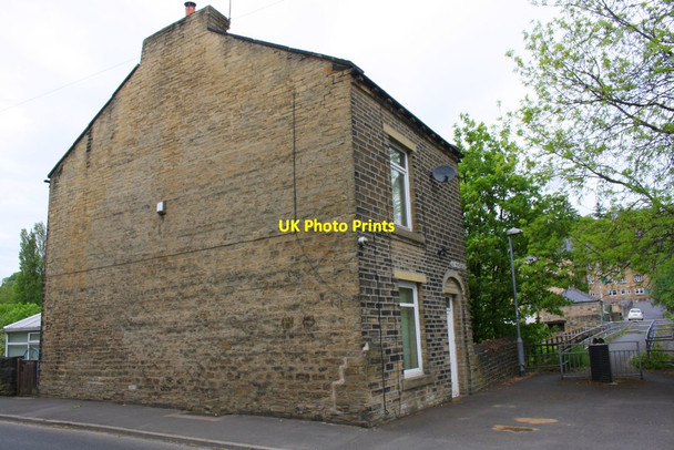 Photo 6"x4" Holmes Cottage at south end of Gas Works Bridge Sowerby Bridge c2018
