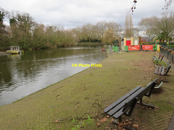 Photo 6"x4" Finsbury Park boating lake Hornsey c2019