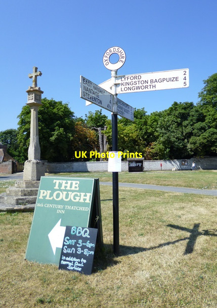 Photo 6"x4" Direction Sign - Signpost on West Hanney village green West Hanney c2013