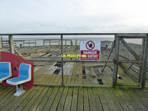 Photo 6"x4" The end of Walton Pier Walton-On-The-Naze c2019 P2