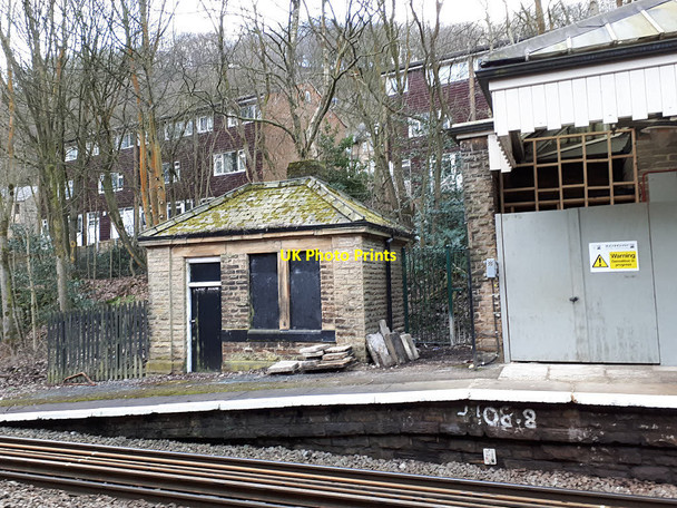 Photo 6"x4" Lamp Room at Hebden Bridge station Hebden Bridge c2019