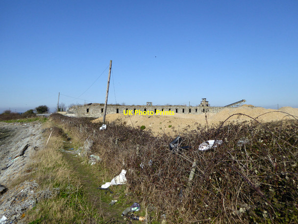 Photo 6"x4" Sea wall south of Cliffe Fort Church Street\/TQ7174 c2019