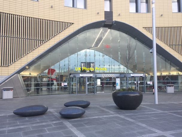 Photo 6"x4" Dundee Railway Station Newport-on-Tay c2018