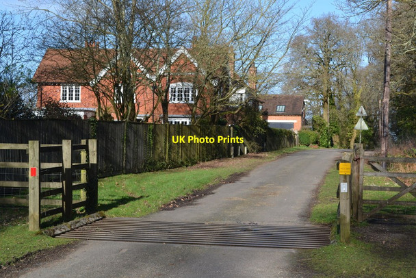Photo 6"x4" Cattle grid in Pinkney Lane Bank\/SU2807 c2019