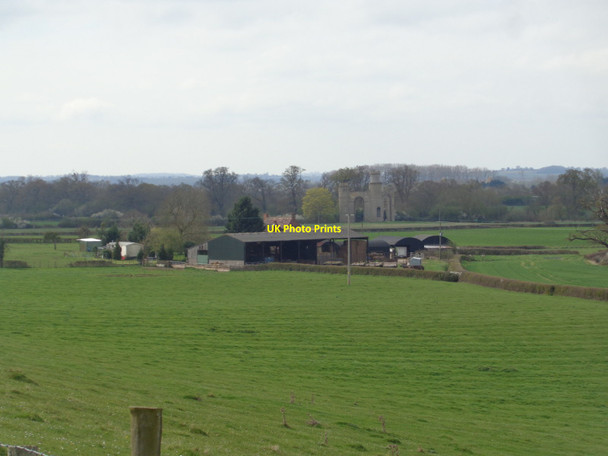 Photo 6"x4" Dunstall Farm with Dunstall Castle behind Dunstall Common c2019