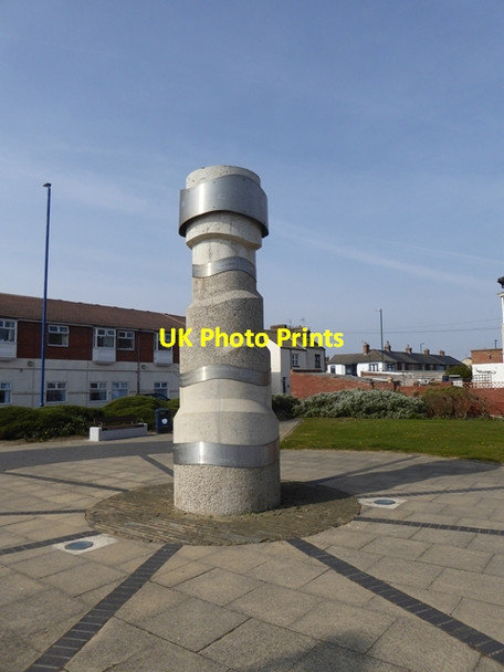 Photo 6"x4" Sculpture by the Zetland Park roundabout Redcar\/NZ6124 c2019