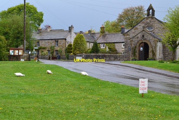 Photo 6"x4" Village green, Foolow Foolow c2019
